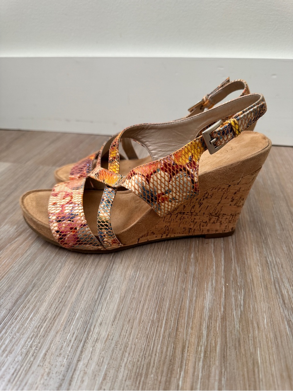 Aerosoles Women’s 8.5 Multicolor Snake Print Cork Wedge Slingback Sandals - Picture 3 of 9